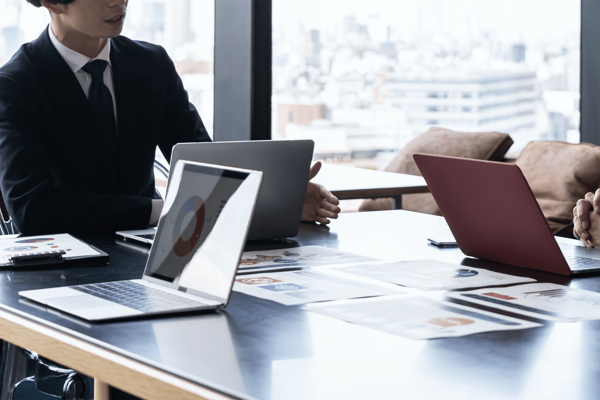 EC運営代行とコンサルの違いとは？自社に最適な委託先の選び方と判断基準